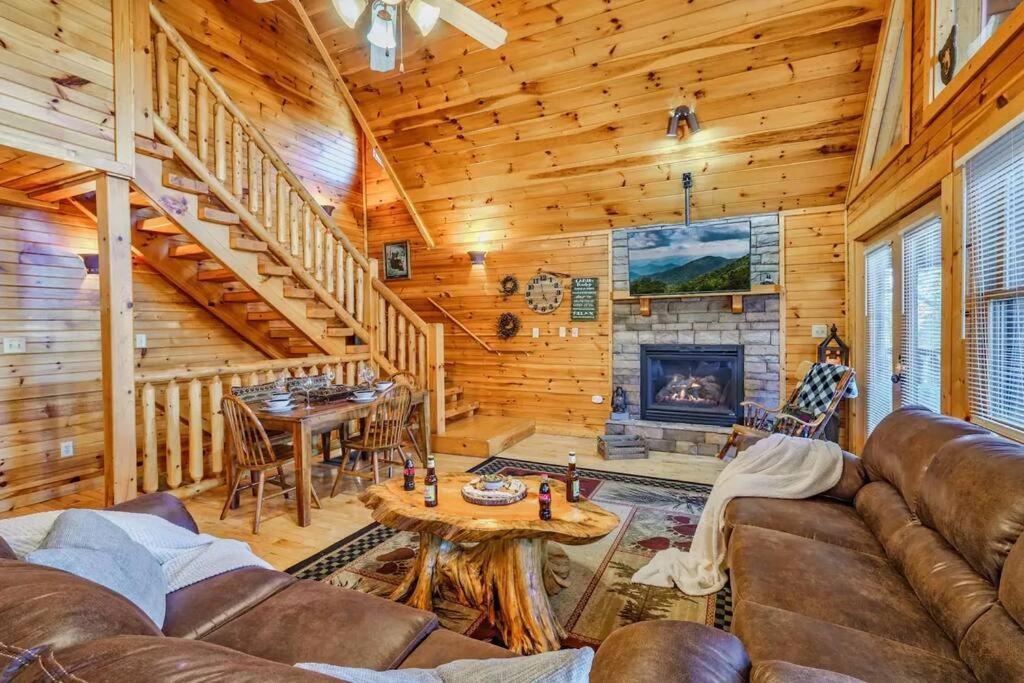 Stunning Mountain Cabin W Hot Tub Gatlinburg Exteriör bild