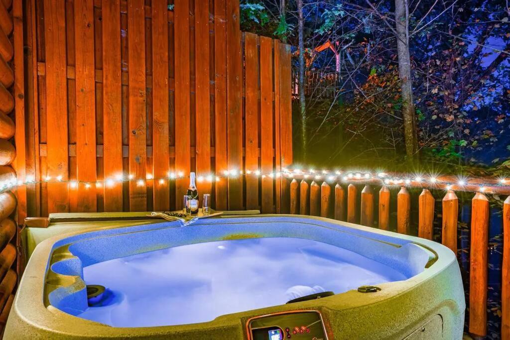 Stunning Mountain Cabin W Hot Tub Gatlinburg Exteriör bild