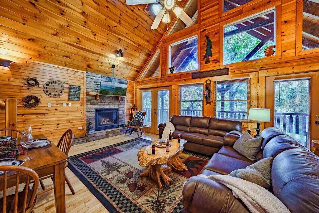 Stunning Mountain Cabin W Hot Tub Gatlinburg Exteriör bild