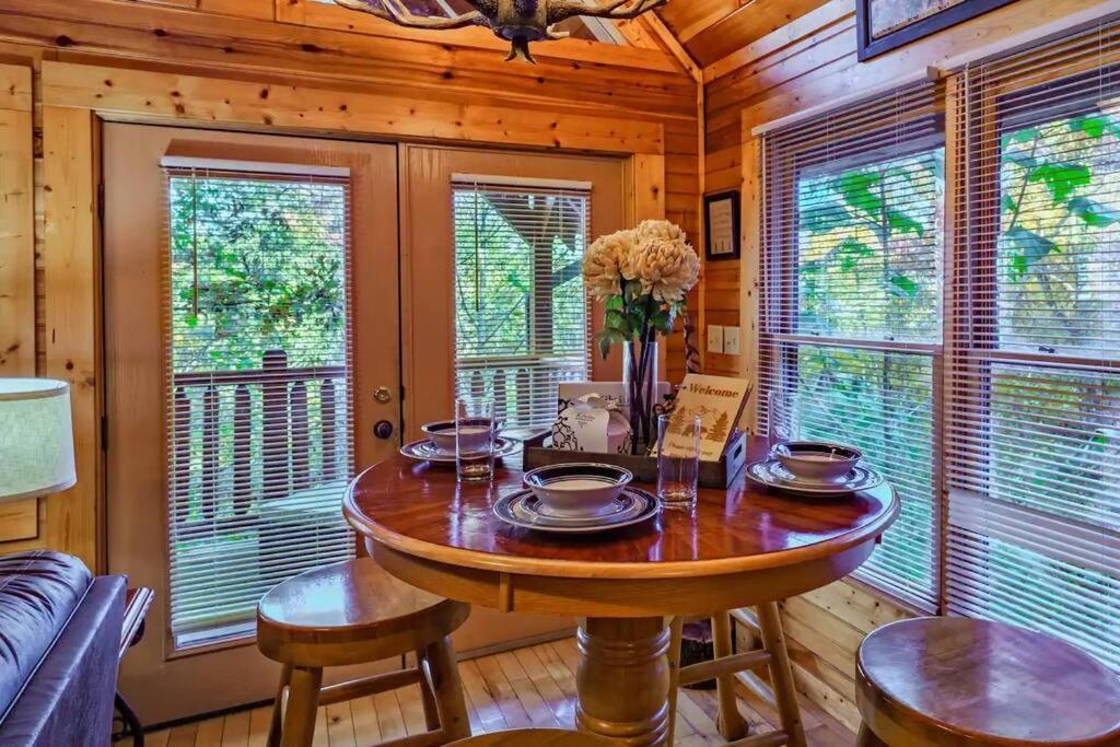 Stunning Mountain Cabin W Hot Tub Gatlinburg Exteriör bild