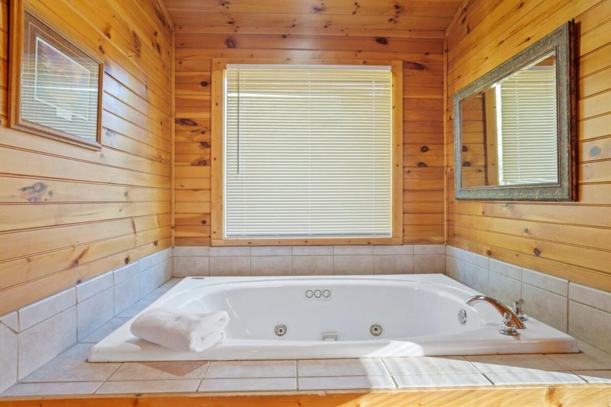Stunning Mountain Cabin W Hot Tub Gatlinburg Exteriör bild