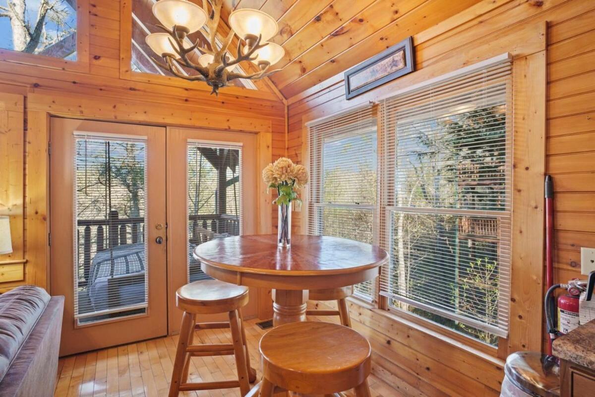 Stunning Mountain Cabin W Hot Tub Gatlinburg Exteriör bild