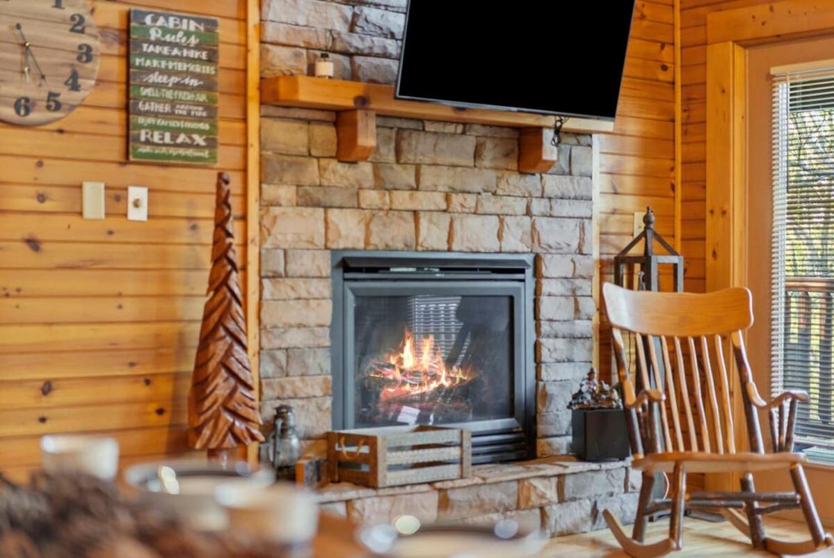 Stunning Mountain Cabin W Hot Tub Gatlinburg Exteriör bild